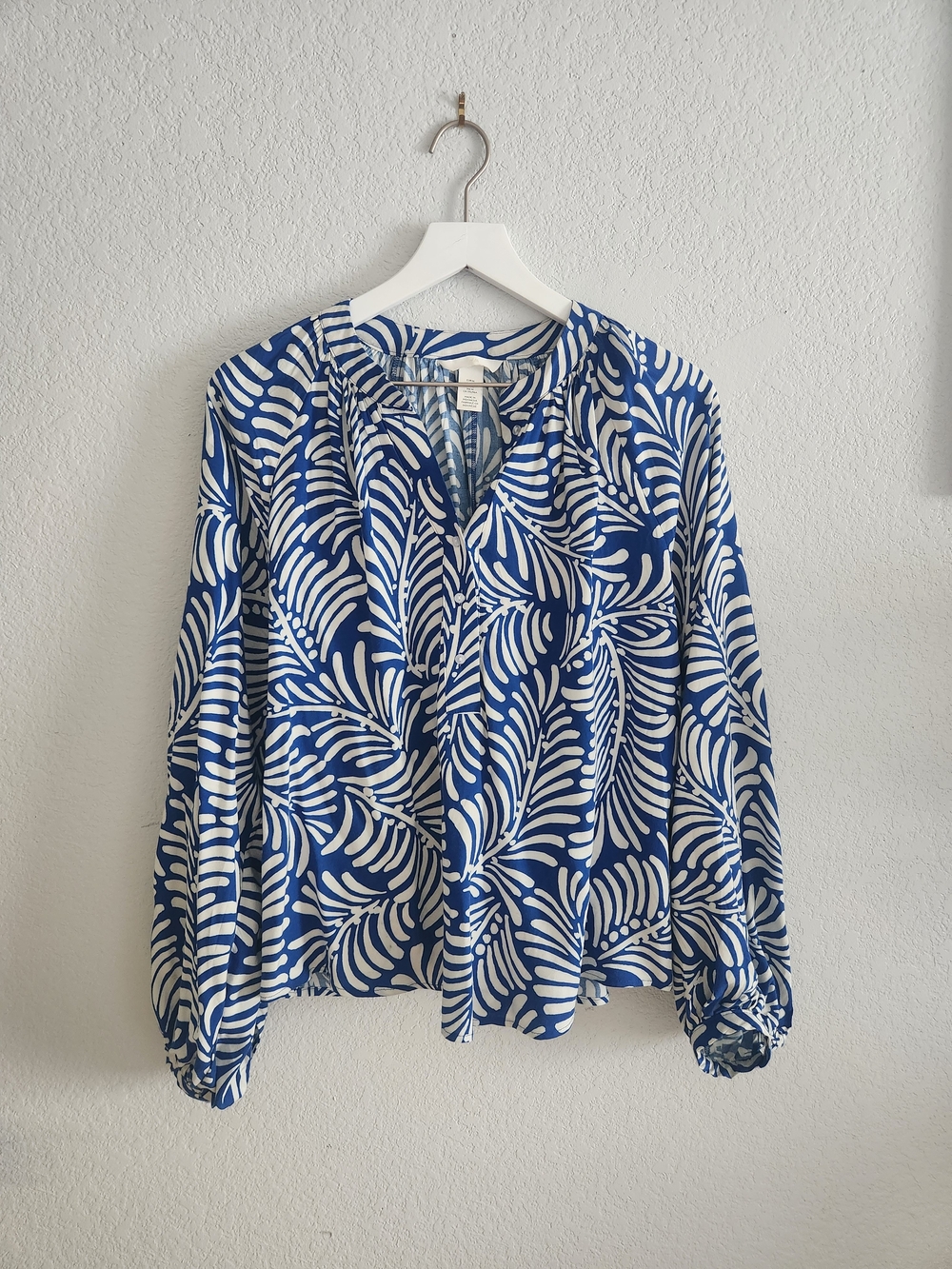 Blue & White Patterned Long-Sleeve Blouse
